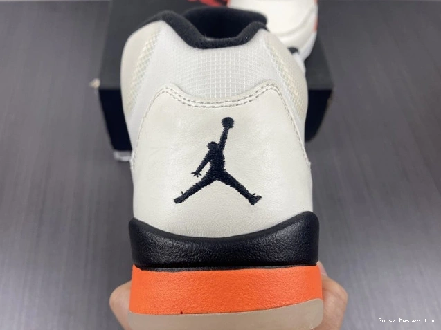 Orange Jordan DC1060-100 5 Retro Total 0724